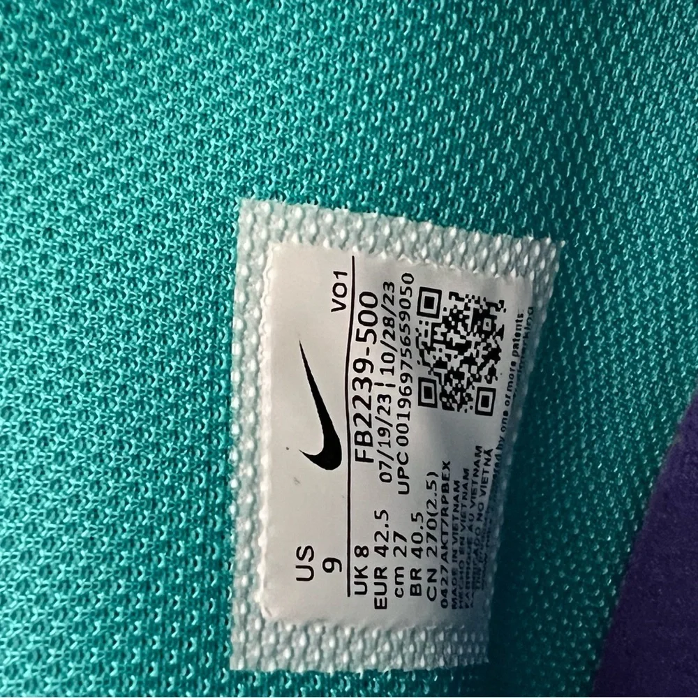 Nike ACG Purple and Teal Sneakers - Picture 7 of 8